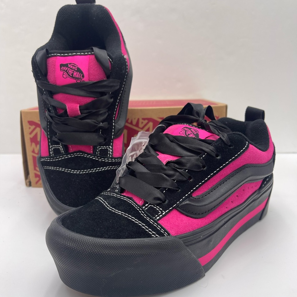 Vans Knu Stack
Vintage Satin Black/Pink
VN000CP6B9P Platform Sneakers - Picture 3 of 16